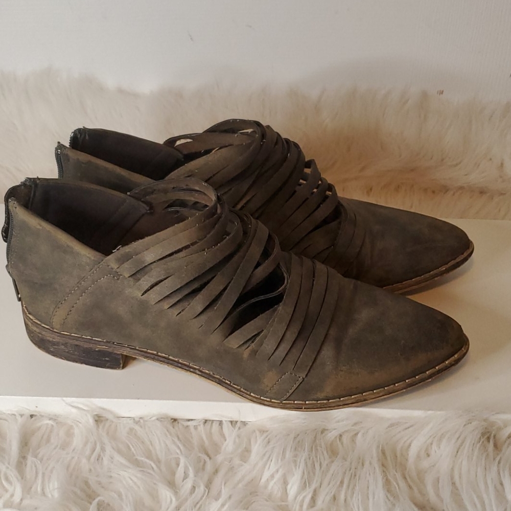 Shredded booties